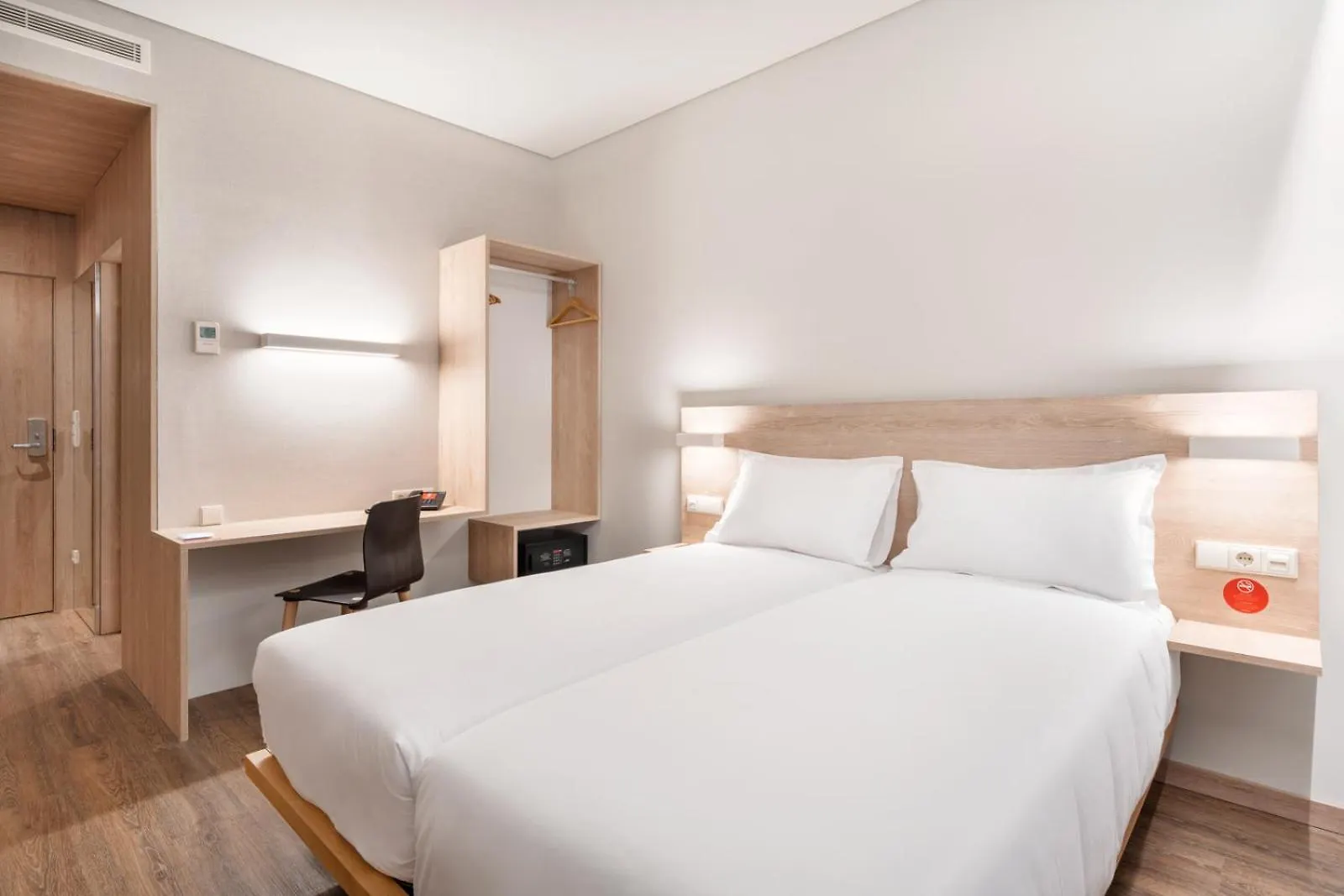 Moov Hotel Oeiras 2*,